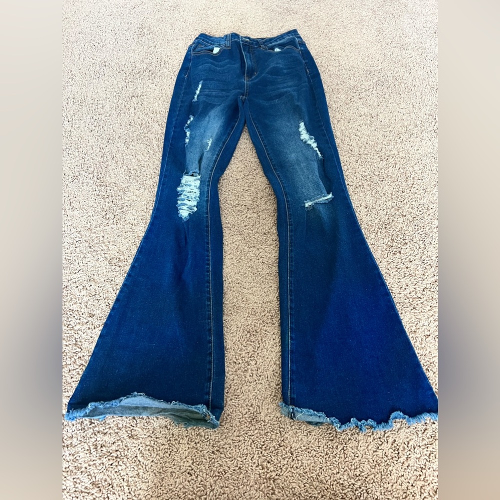 Womens size M high rise flare leg ripped jeans! Only worn a few times :)